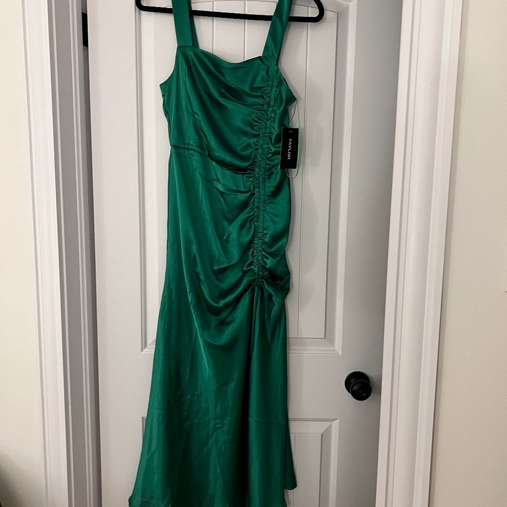 Taylor satin crepe square neck sleeveless emerald green dress